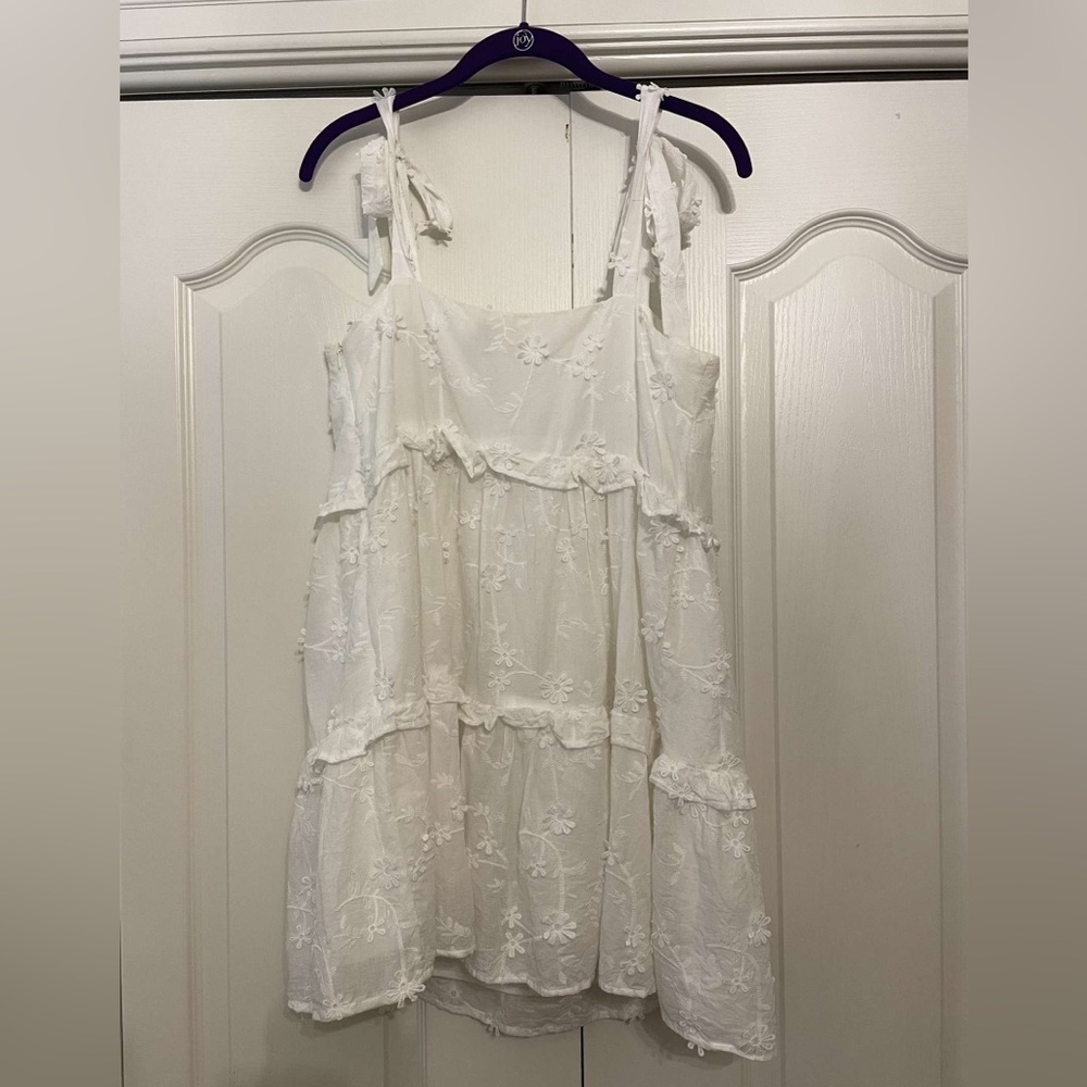 Showpo Size 6 white dress